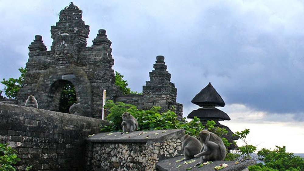 Paket Tour Bali Hari Uluwatu Beetrip